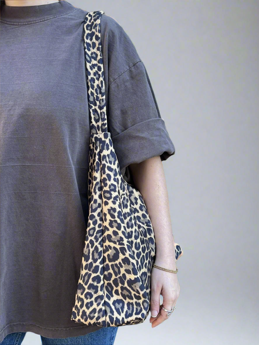 Leopard Messenger