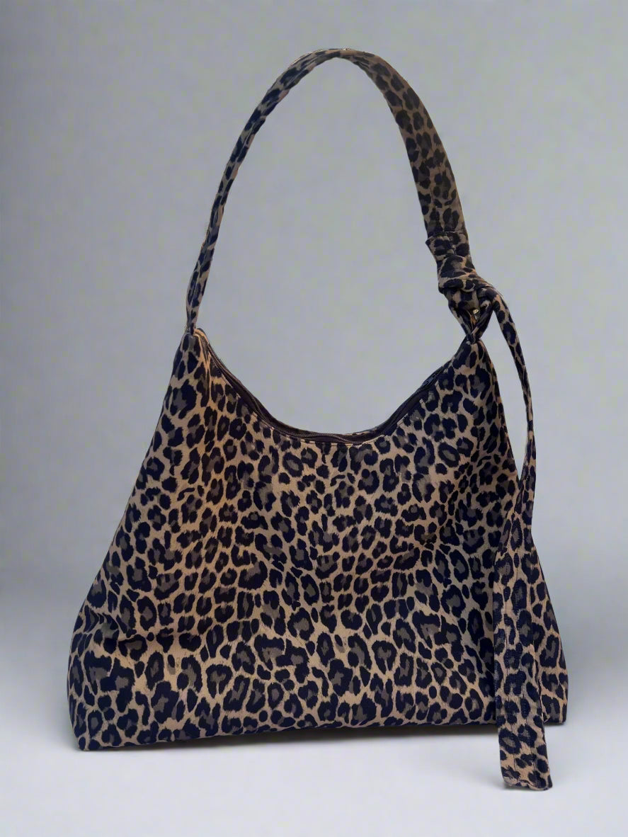 Leopard Messenger